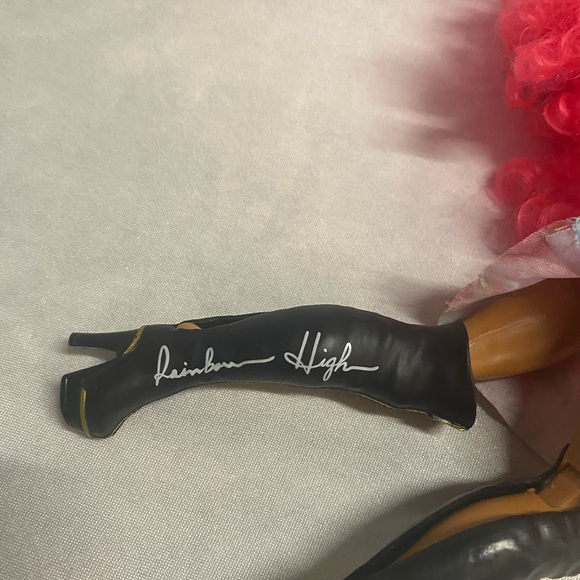 Rainbow High Rockstars Carmen Major Doll - Picture 4 of 8